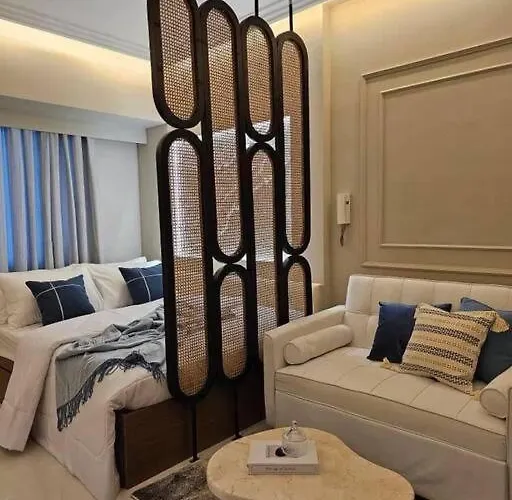 Luxury Near Ayala 200mbps Wifi Apartment *