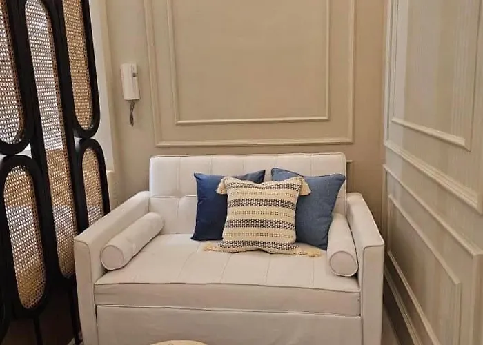 Luxury Near Ayala 200mbps Wifi Apartment *