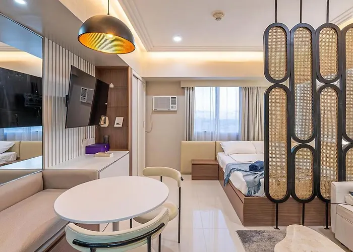 Luxury Near Ayala 200mbps Wifi Apartment