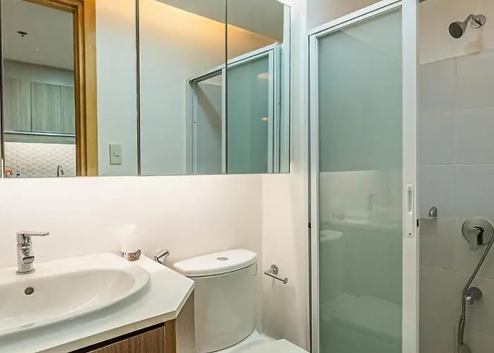 Luxury Near Ayala 200mbps Wifi Apartment *